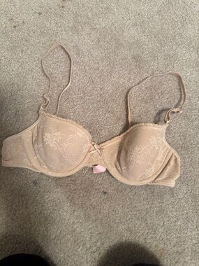 Victoria's Secret Beige Lace Underwire Bra